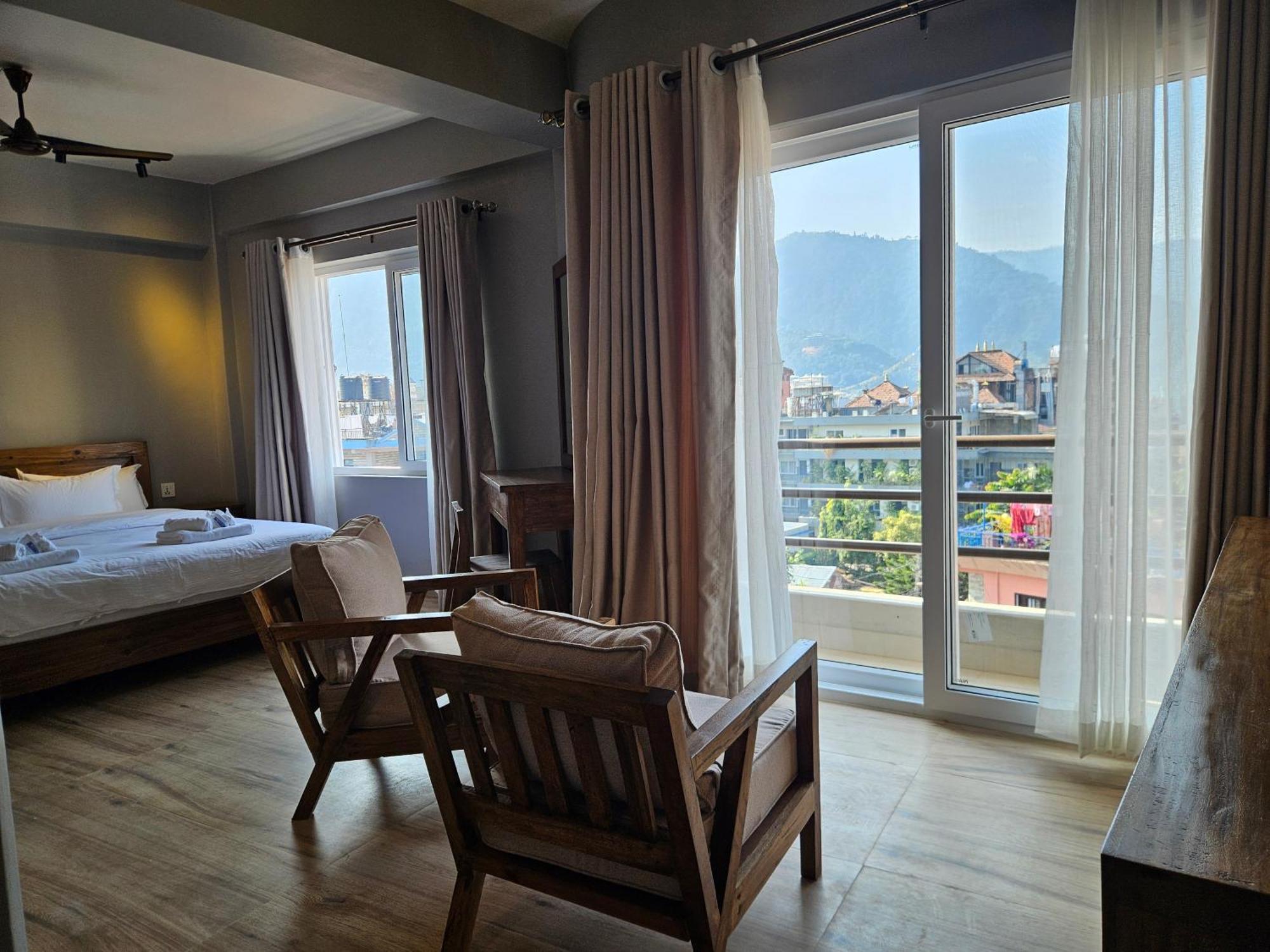 Hotel Blossom Pokhara Bagian luar foto