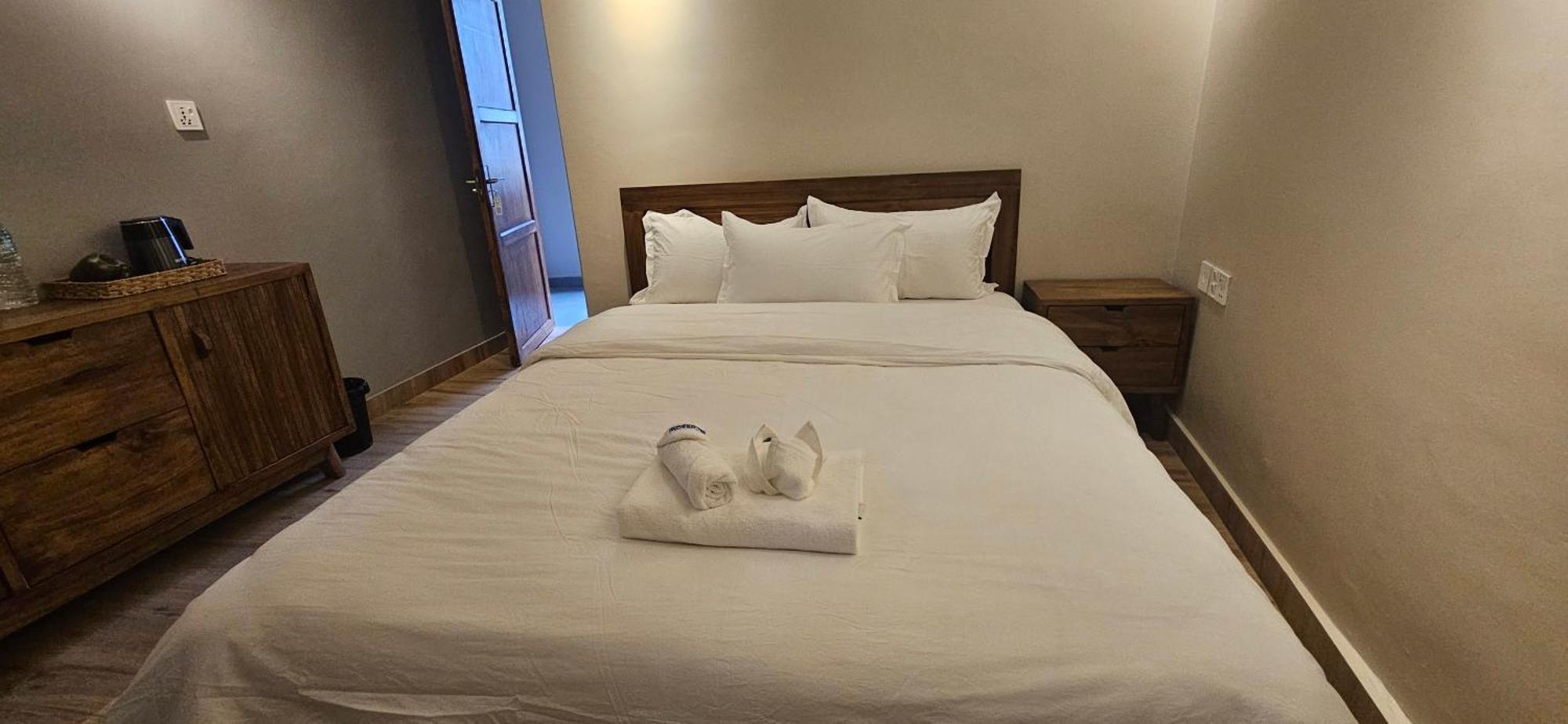 Hotel Blossom Pokhara Bagian luar foto