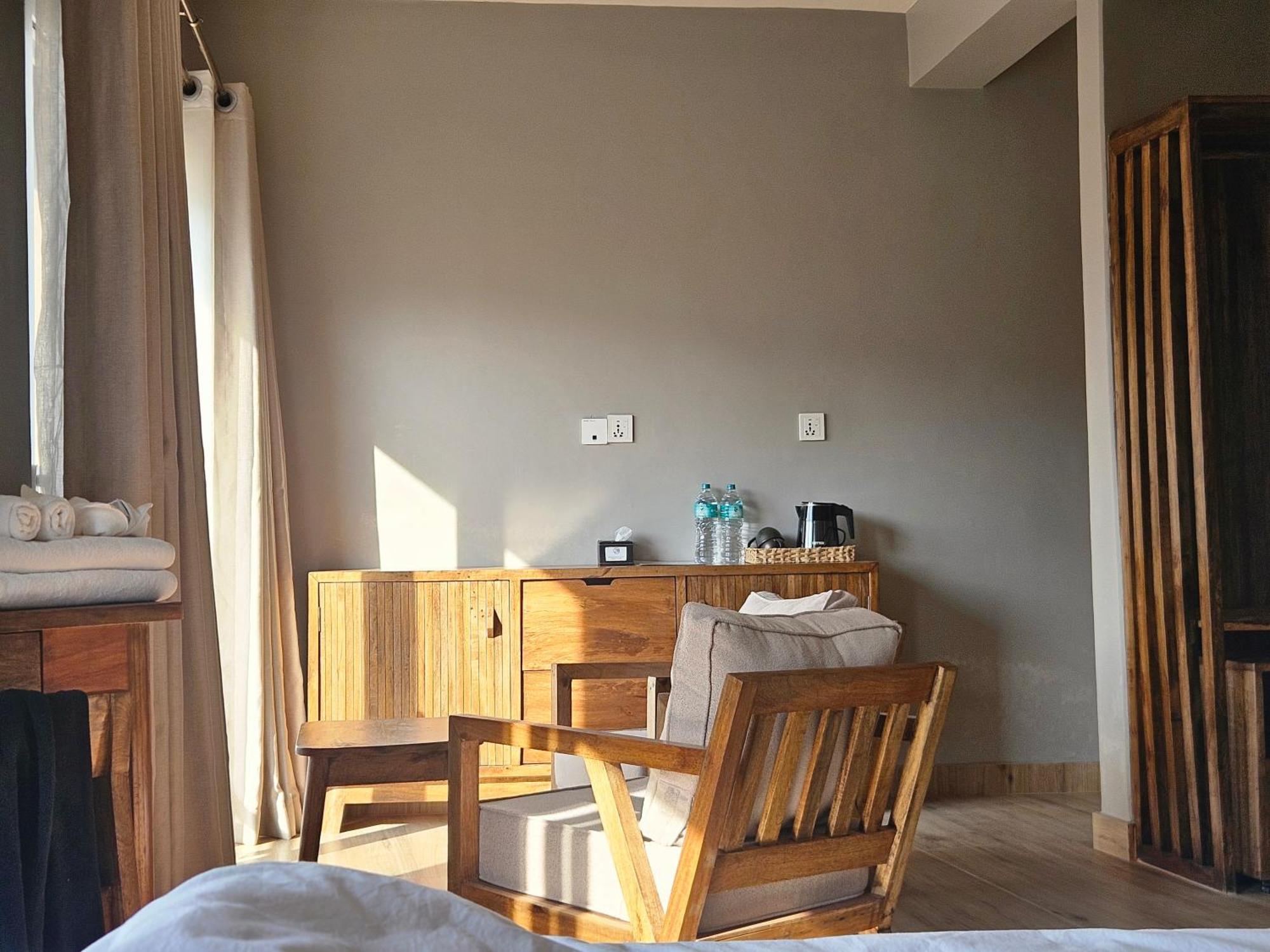Hotel Blossom Pokhara Bagian luar foto