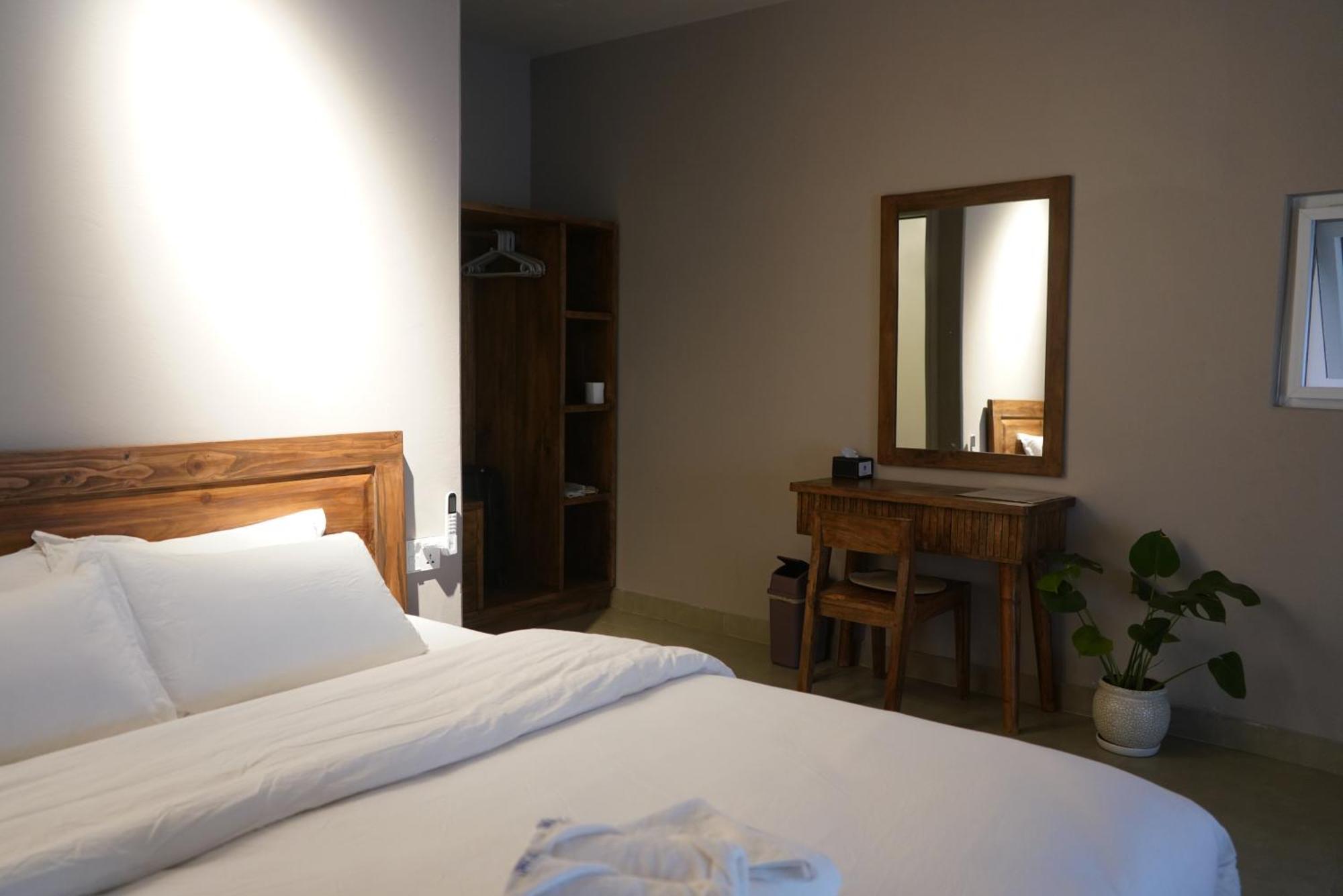 Hotel Blossom Pokhara Bagian luar foto