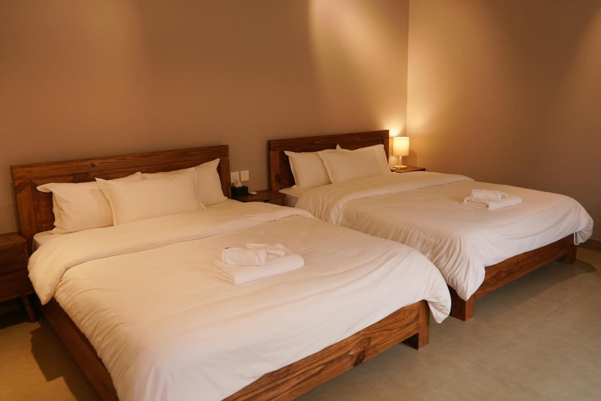 Hotel Blossom Pokhara Bagian luar foto