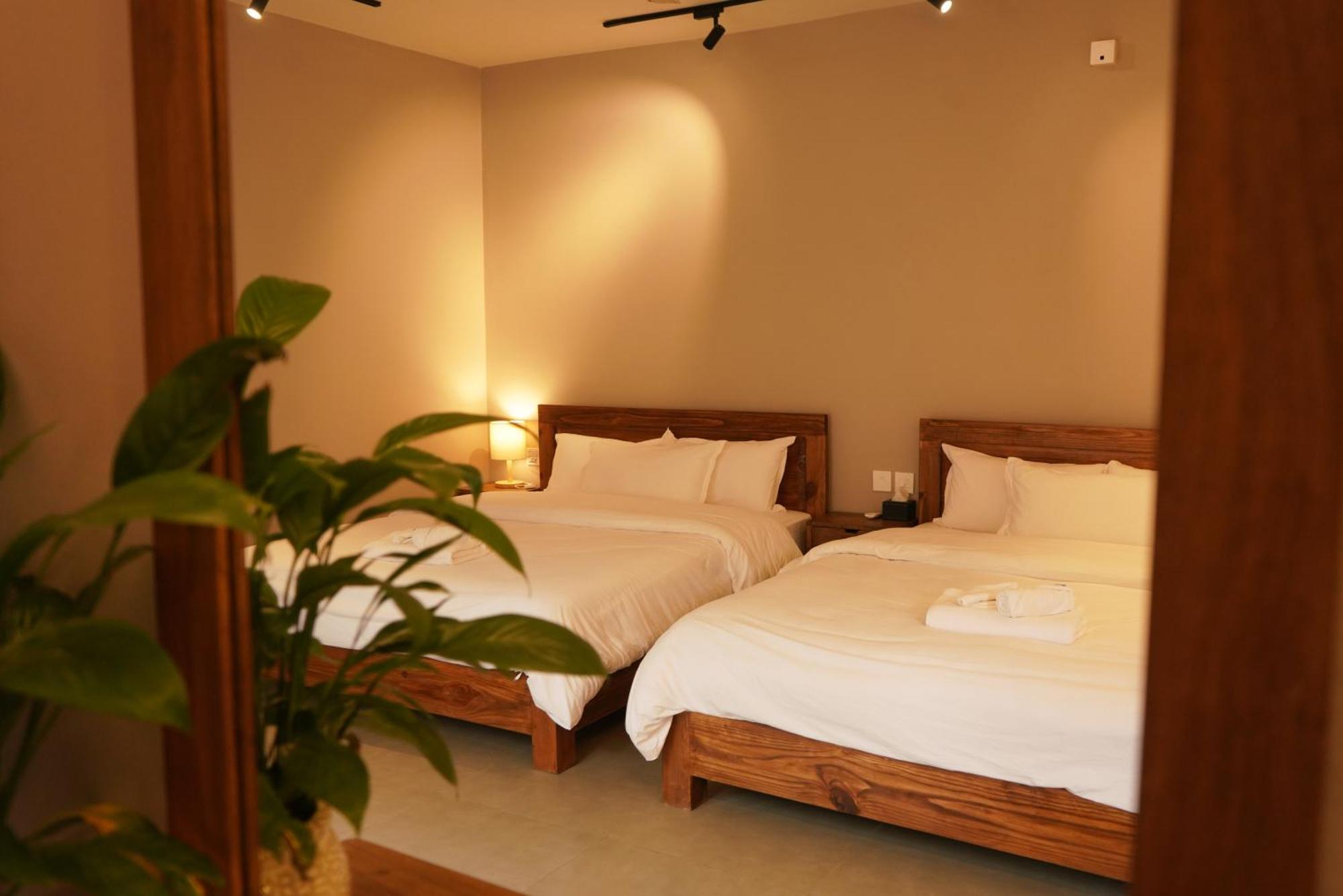 Hotel Blossom Pokhara Bagian luar foto