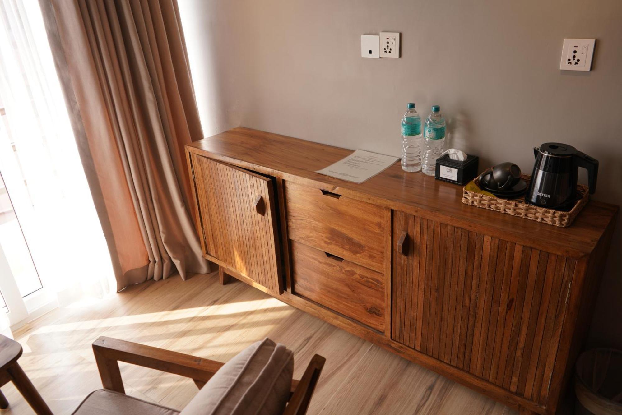 Hotel Blossom Pokhara Bagian luar foto