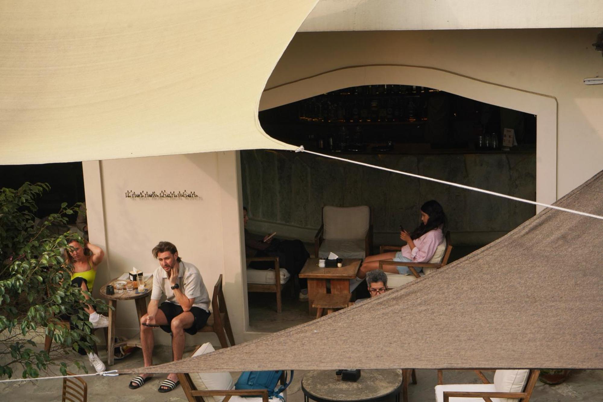 Hotel Blossom Pokhara Bagian luar foto
