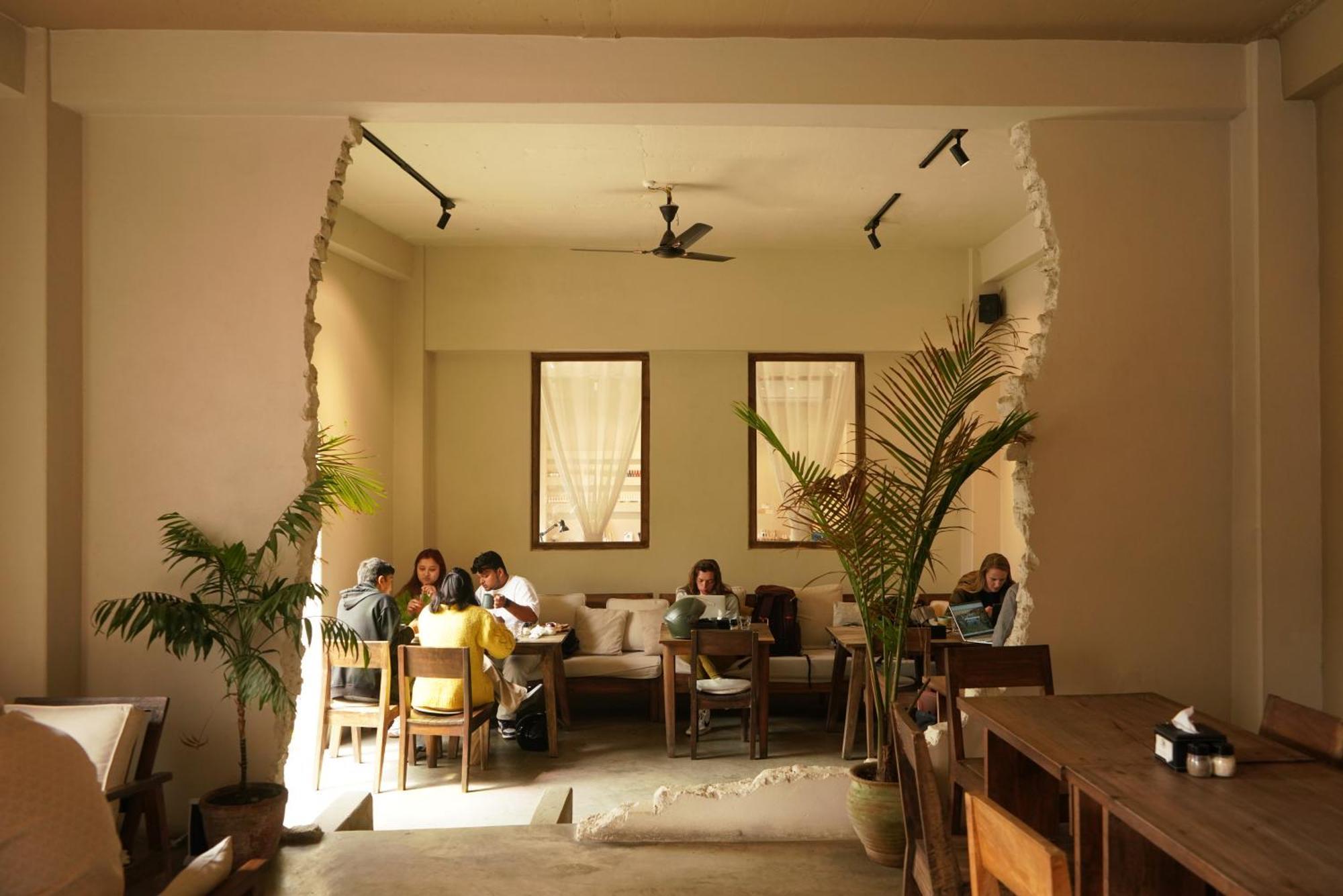 Hotel Blossom Pokhara Bagian luar foto