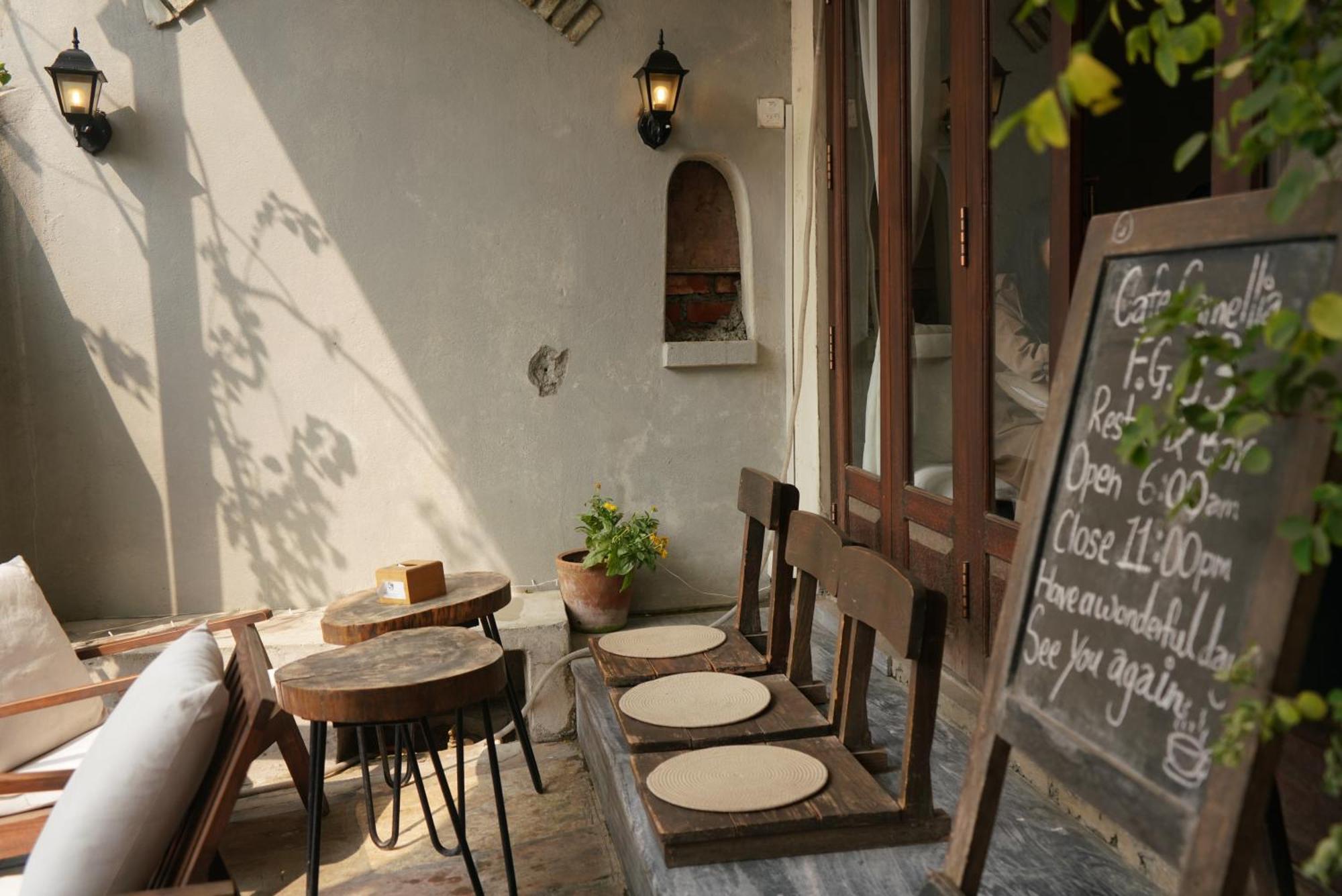 Hotel Blossom Pokhara Bagian luar foto